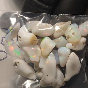 100 carats mixed natural opals